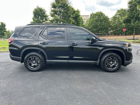 Certified 2025 Honda Pilot TrailSport image 10