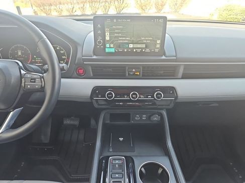 Certified 2024 Honda Pilot Touring image 16