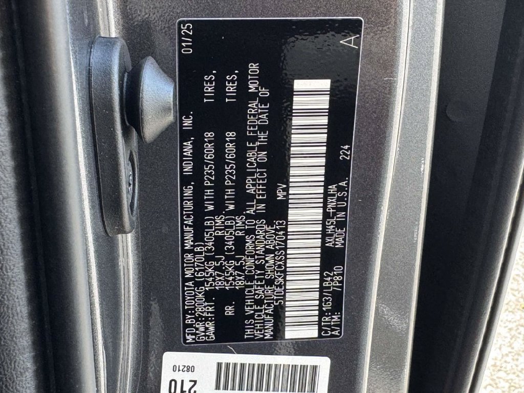 Used 2025 Toyota Sienna Platinum AWD/4WD image 30