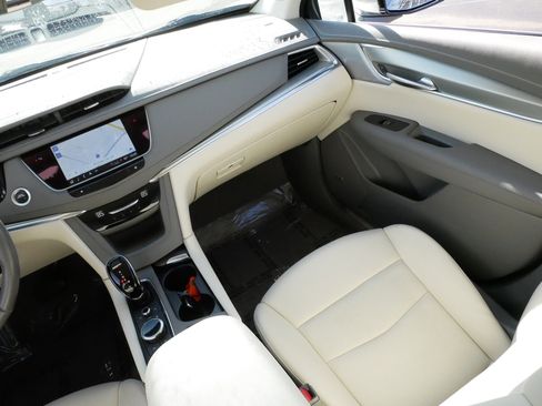 Certified 2023 Cadillac XT5 Premium Luxury w/ LPO, Floor Liner Package image 11