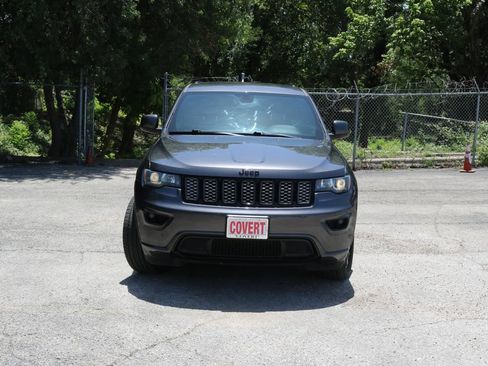 Used 2017 Jeep Grand Cherokee Altitude RWD image 8