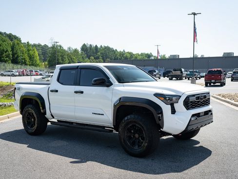 Used 2024 Toyota Tacoma TRD Off-Road w/ TRD Off Road Upgrade Package AWD/4WD image 12