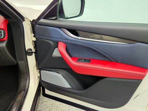 Used 2019 Maserati Levante GranLusso image 27