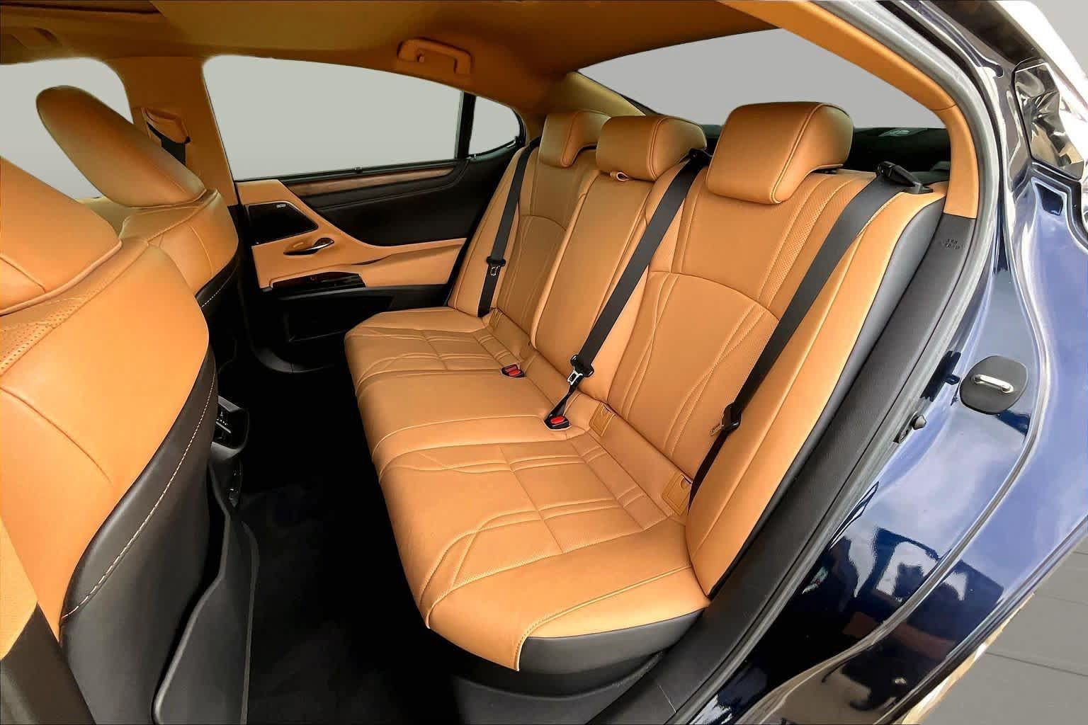 Used 2023 Lexus ES 300h Ultra Luxury w/ Accessory Package (Z2) FWD image 21