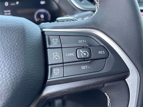 New 2025 Jeep Grand Cherokee L Limited w/ Luxury Tech Group II image 28