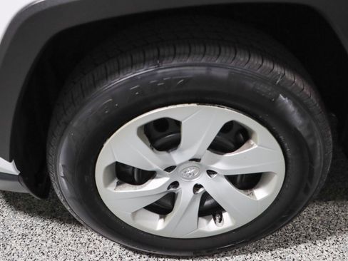 Used 2021 Toyota RAV4 LE AWD/4WD image 11