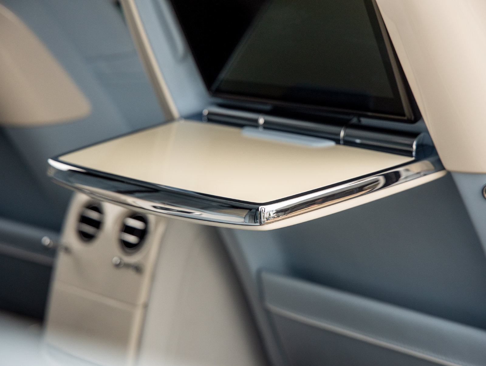 Used 2023 Rolls-Royce Phantom Extended Wheelbase w/ Leather Finishing Pack RWD image 60