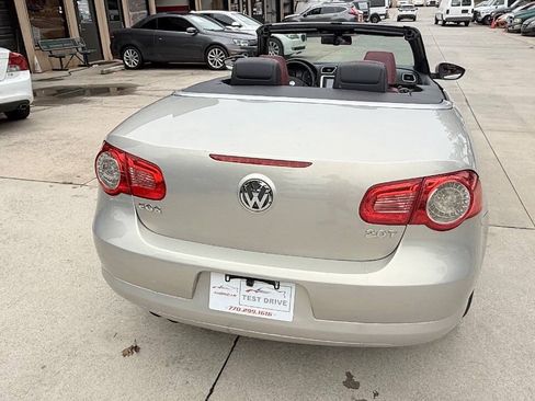 Used 2009 Volkswagen Eos Lux FWD image 18