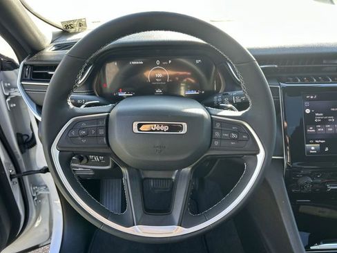Used 2023 Jeep Grand Cherokee Altitude AWD/4WD image 18