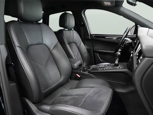 Used 2019 Porsche Macan AWD/4WD image 22