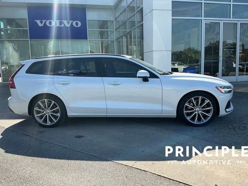 Used 2020 Volvo V60 T5 Momentum FWD image 6