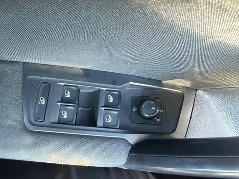 Used 2021 Volkswagen Tiguan S FWD image 23
