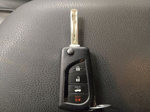 Used 2022 Toyota Camry SE AWD/4WD image 32