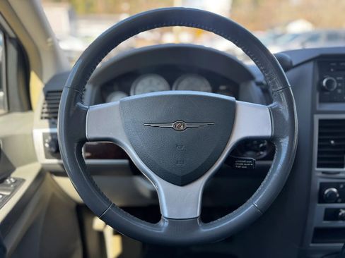 Used 2010 Chrysler Town & Country Touring image 20