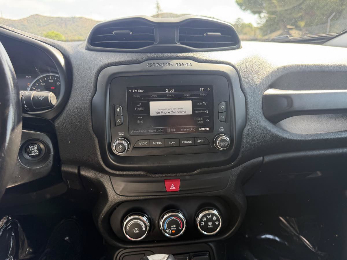 Used 2017 Jeep Renegade Altitude FWD image 14