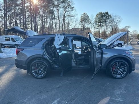 Certified 2025 Ford Explorer ST w/ Sun And Sound Package image 29