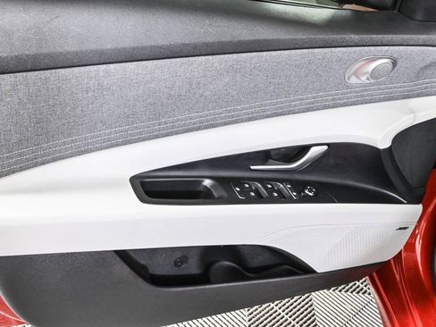 Used 2021 Hyundai Elantra Limited image 10