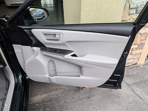 Used 2015 Toyota Camry LE FWD image 29