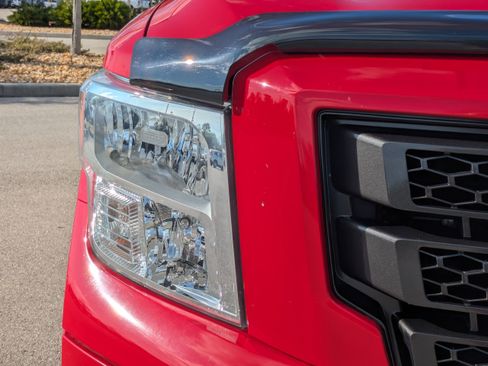 Used 2021 Nissan Titan SV w/ SV Convenience Package image 10