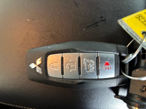 Used 2024 Mitsubishi Outlander SE FWD image 28