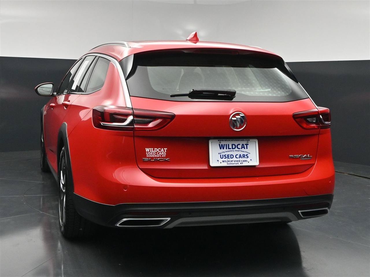 Used 2018 Buick Regal Preferred w/ Sights and Sounds Package AWD/4WD image 7