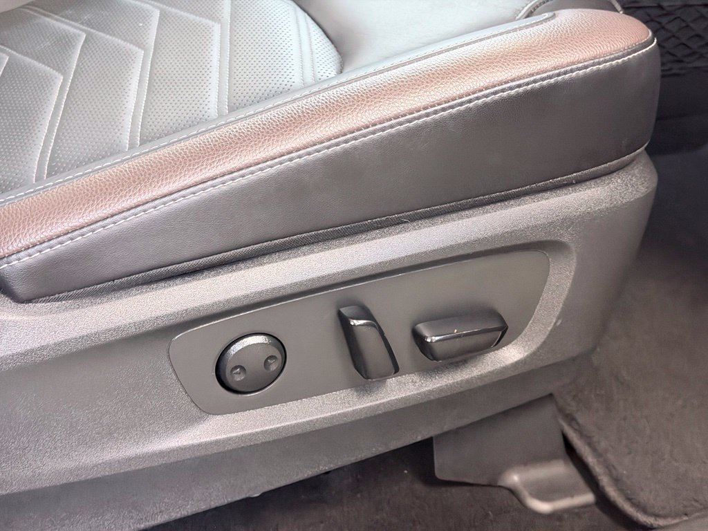 Used 2024 Nissan Pathfinder Platinum AWD/4WD image 41