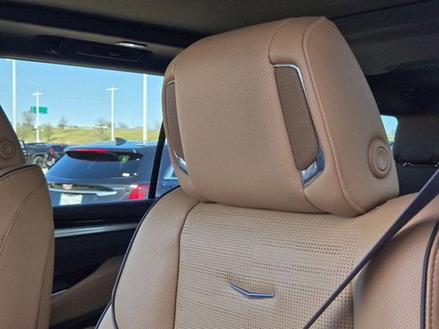 New 2026 Cadillac Escalade ESV Luxury image 12