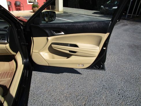 Used 2011 Honda Accord LX-P image 26