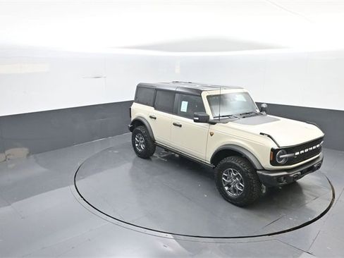 New 2025 Ford Bronco Badlands image 17