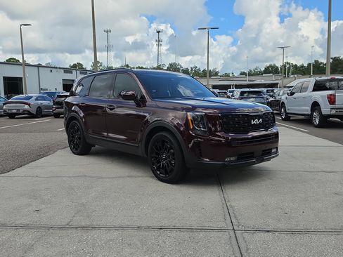 Certified 2022 Kia Telluride SX w/ Nightfall Edition Package AWD/4WD image 2