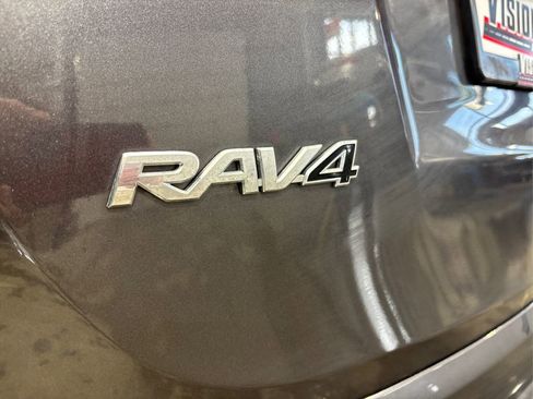 Used 2018 Toyota RAV4 LE image 14