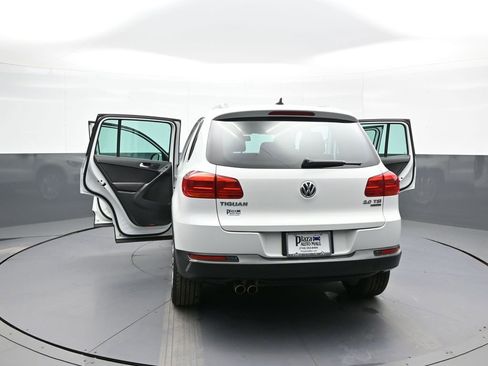 Used 2015 Volkswagen Tiguan SE image 45
