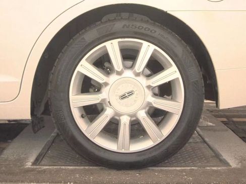 Used 2011 Lincoln MKZ Base 4dr Sedan w/ 201A Rapid Spec Order Code image 12