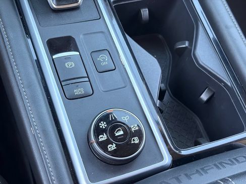 Certified 2025 Nissan Pathfinder SV AWD/4WD image 27