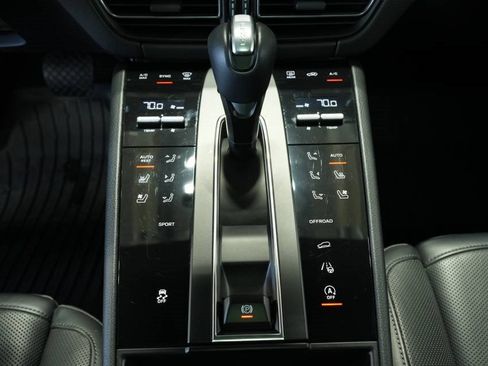 Used 2024 Porsche Macan image 23