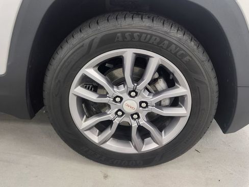 Used 2022 GMC Terrain SLT w/ LPO, Roadside Safety Package AWD/4WD image 9