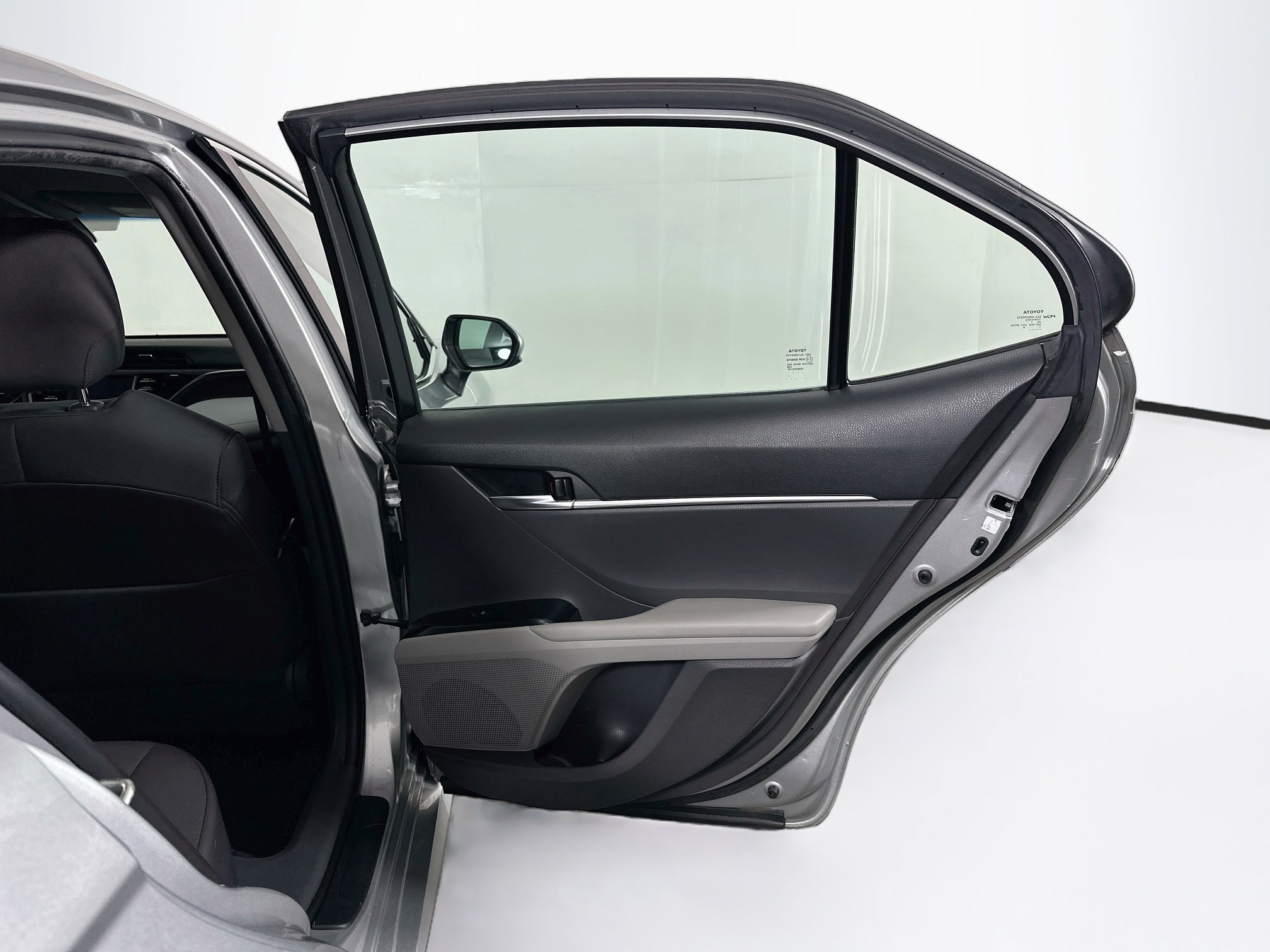 Used 2018 Toyota Camry LE FWD image 28