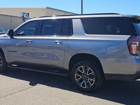 Used 2022 Chevrolet Suburban Z71 w/ Luxury Package AWD/4WD image 7