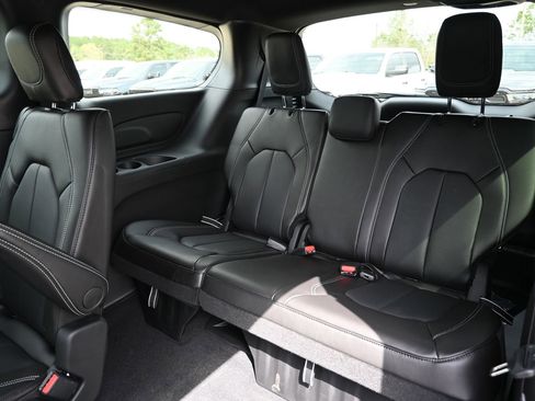 New 2026 Chrysler Pacifica Select image 21
