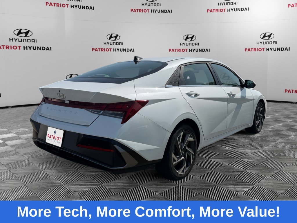 Used 2025 Hyundai Elantra SEL FWD image 3