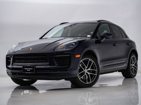 Used 2022 Porsche Macan AWD/4WD image 1