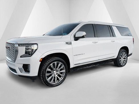 Used 2021 GMC Yukon XL Denali w/ Denali Premium Package image 3