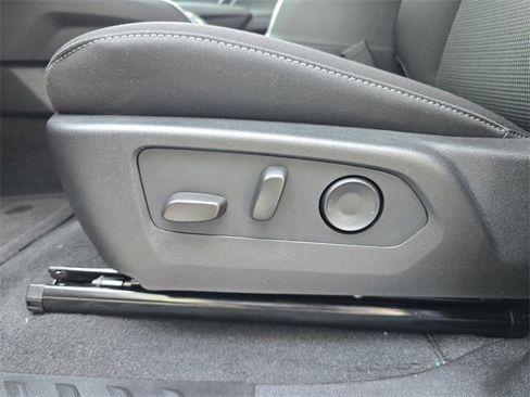 New 2025 GMC Canyon Elevation w/ Convenience Package image 19