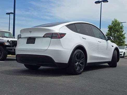 Used 2025 Tesla Model Y Long Range RWD image 16