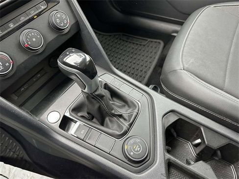 Certified 2022 Volkswagen Taos SE w/ Panoramic Sunroof Package image 28