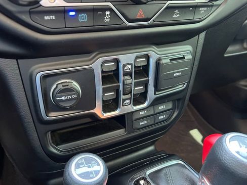 Used 2023 Jeep Wrangler Unlimited w/ Cold Weather Group AWD/4WD image 34