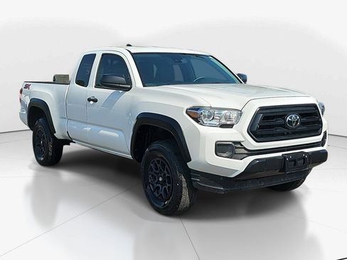 Used 2020 Toyota Tacoma SR w/ SX Package RWD image 2
