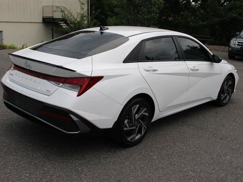Used 2025 Hyundai Elantra SEL FWD image 7