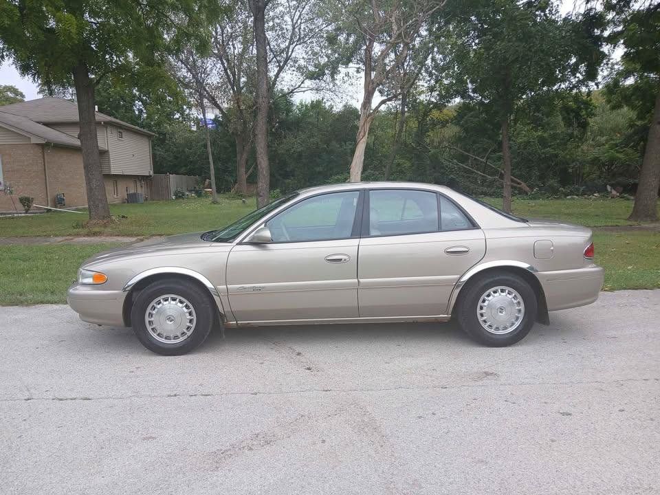 Used 2000 Buick Century Limited w/ 2000 Special Edition Pkg FWD image 2