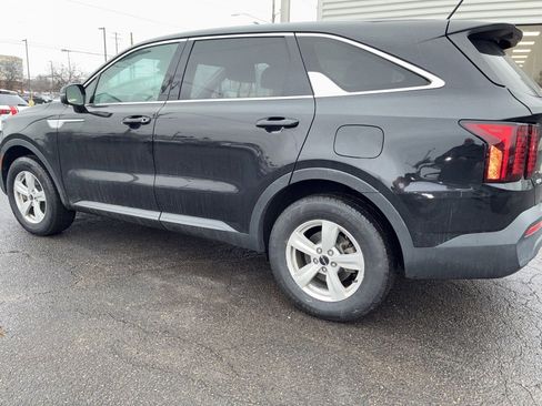 Used 2023 Kia Sorento LX image 5